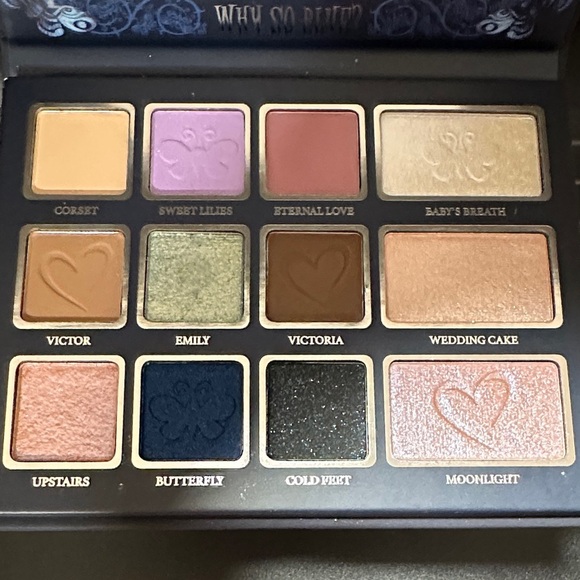 Beauty Creations Why So Blue? Eyeshadow Palette, Setting Spray and Lip Oil. - Picture 4 of 11